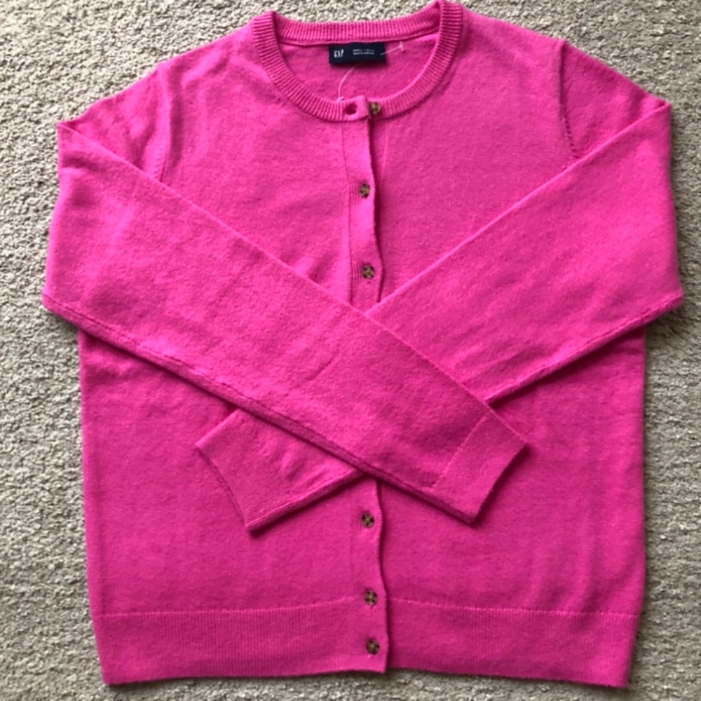 GAP - Crewneck Cardigan Sweater. NWOT.